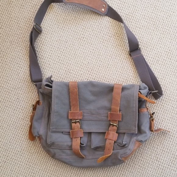 augur strauss co messenger bag
